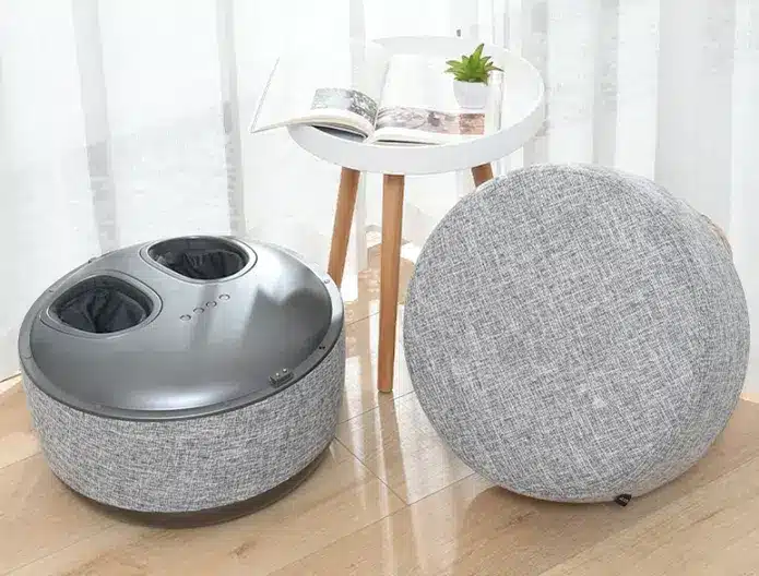 Fotmassagemaskin med kombinerad fotpall